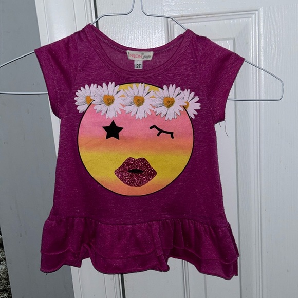 Girls pinkish/purplish face shirt with pink sparkle lips - Picture 1 of 5